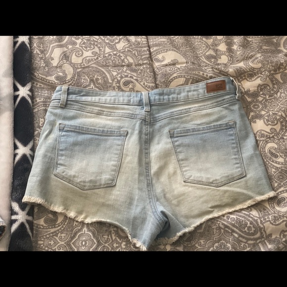 Shorts - Picture 2 of 5